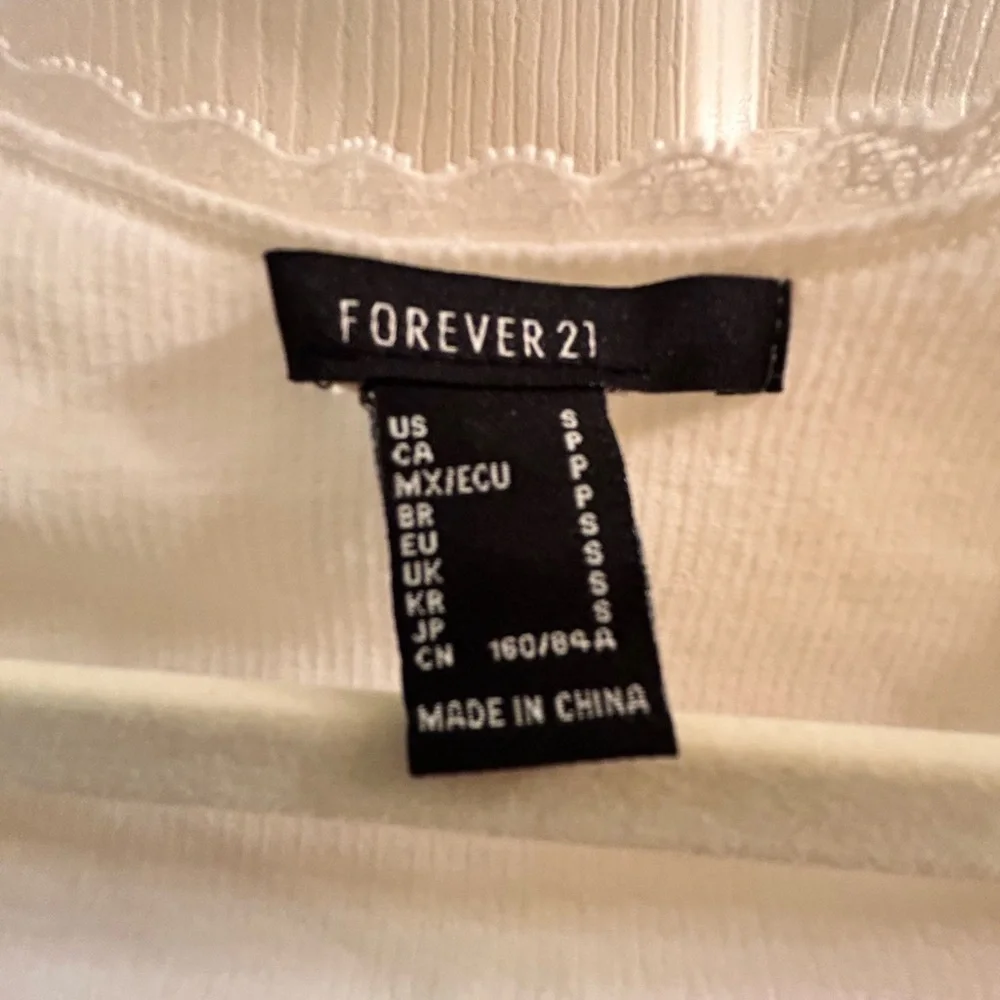 NWOT Forever 21 Ivory Lace-Trimmed Crop Top - Picture 3 of 3